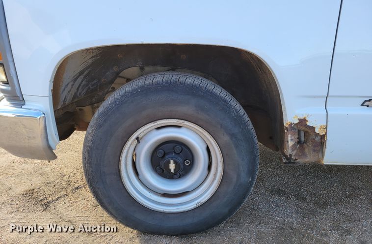 image for item LX9300 1998 Chevrolet C1500  pickup truck