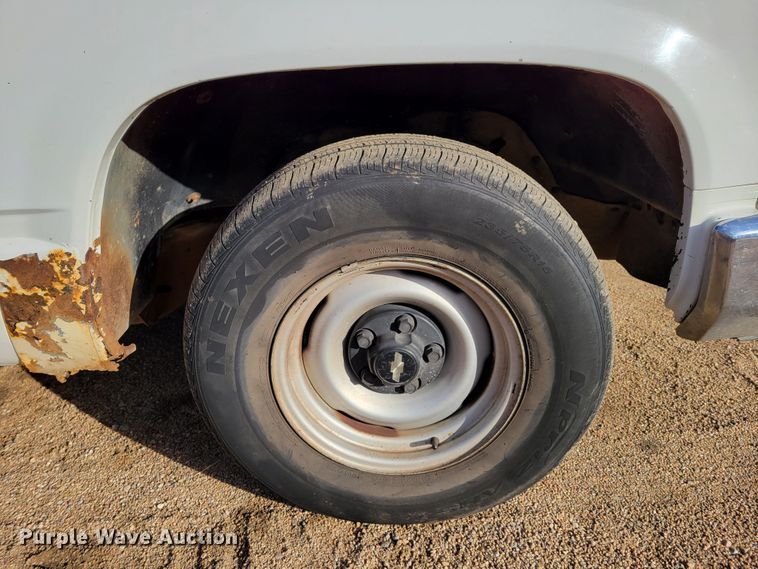 image for item LX9300 1998 Chevrolet C1500  pickup truck