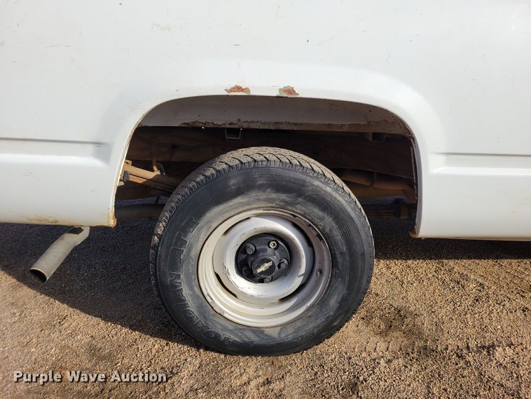image for item LX9300 1998 Chevrolet C1500  pickup truck