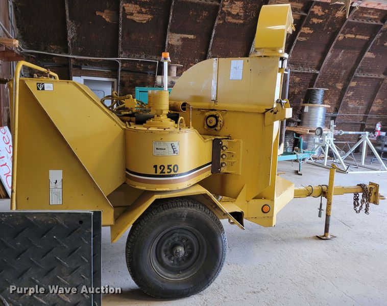 image for item LX9302 1992 Vermeer 1250BC  wood chipper