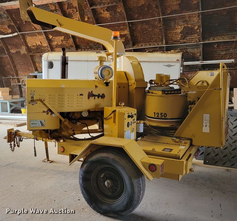 image for item LX9302 1992 Vermeer 1250BC  wood chipper