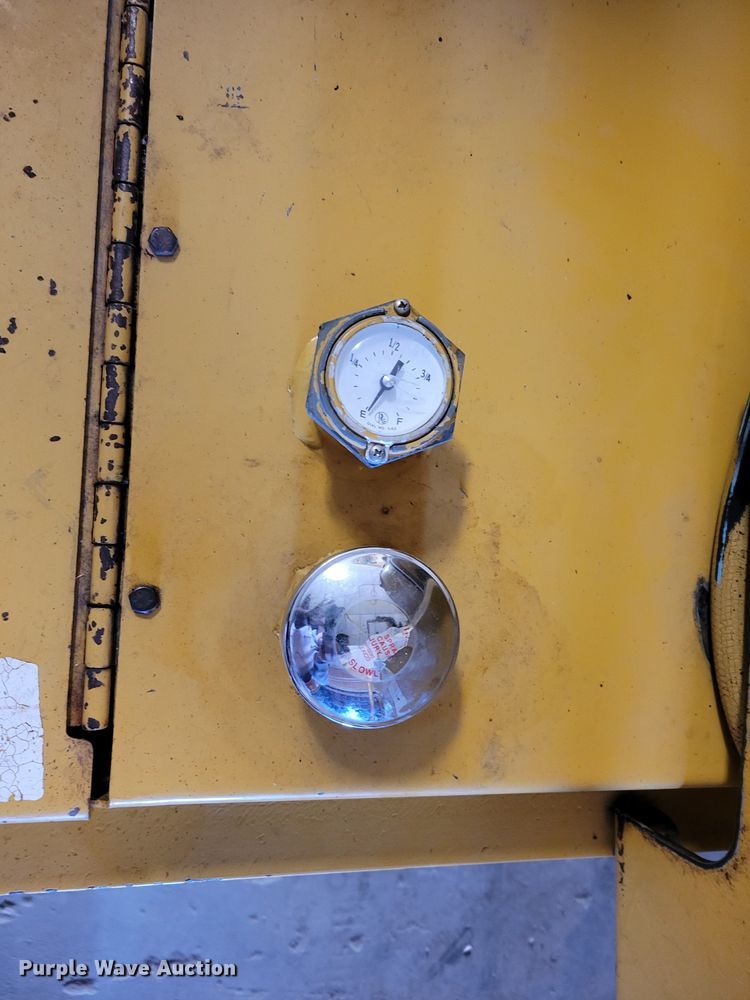 image for item LX9302 1992 Vermeer 1250BC  wood chipper