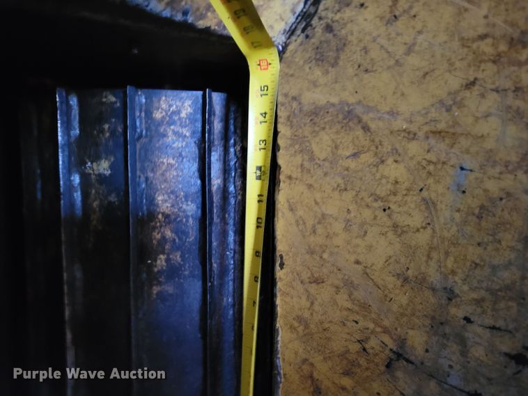 image for item LX9302 1992 Vermeer 1250BC  wood chipper