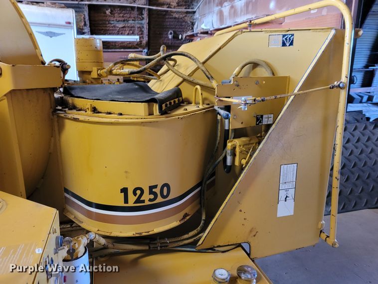 image for item LX9302 1992 Vermeer 1250BC  wood chipper