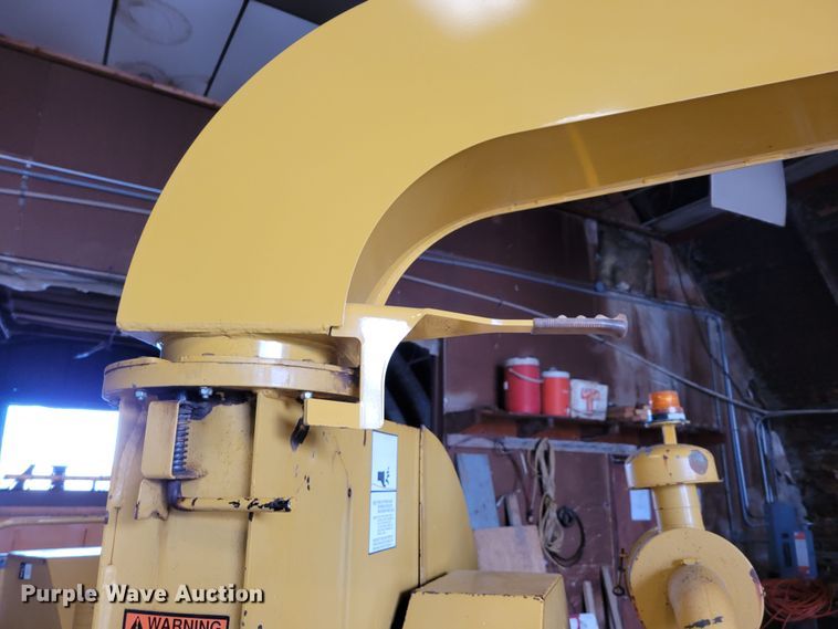 image for item LX9302 1992 Vermeer 1250BC  wood chipper