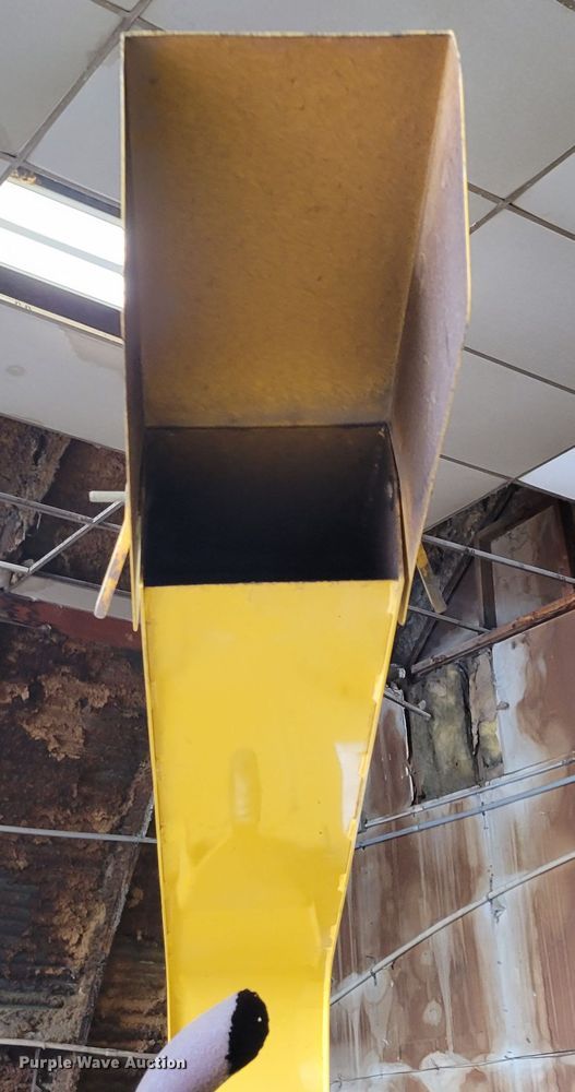 image for item LX9302 1992 Vermeer 1250BC  wood chipper