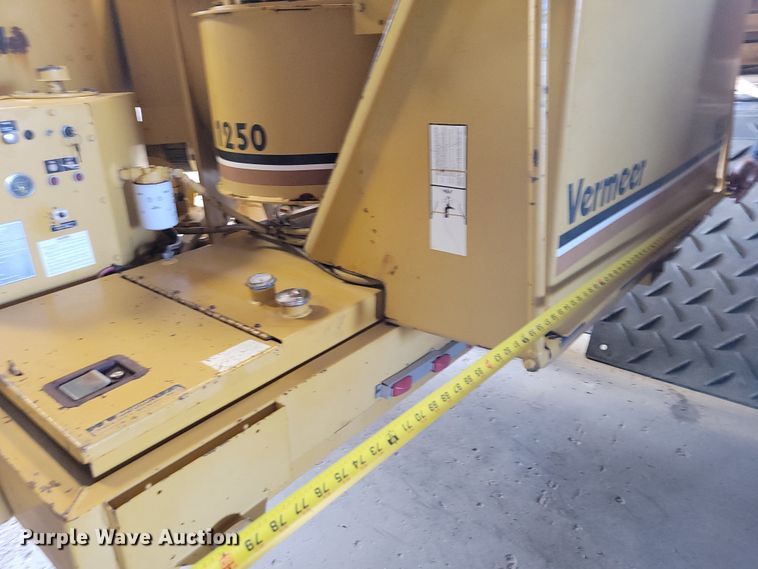 image for item LX9302 1992 Vermeer 1250BC  wood chipper