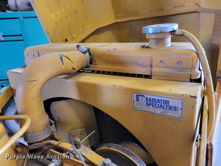 image for item LX9302 1992 Vermeer 1250BC  wood chipper