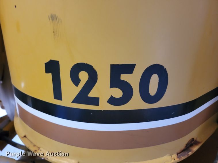 image for item LX9302 1992 Vermeer 1250BC  wood chipper