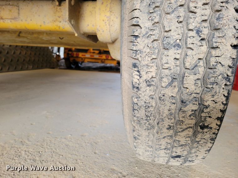 image for item LX9302 1992 Vermeer 1250BC  wood chipper