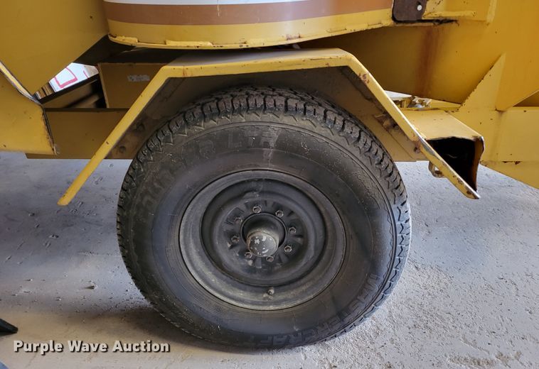 image for item LX9302 1992 Vermeer 1250BC  wood chipper