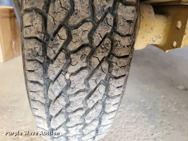 image for item LX9302 1992 Vermeer 1250BC  wood chipper