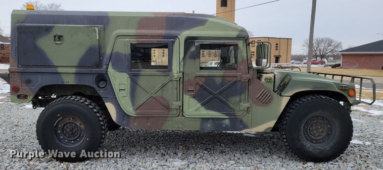 image for item LY9942 1989 Am General M998 HMMWV  SUV