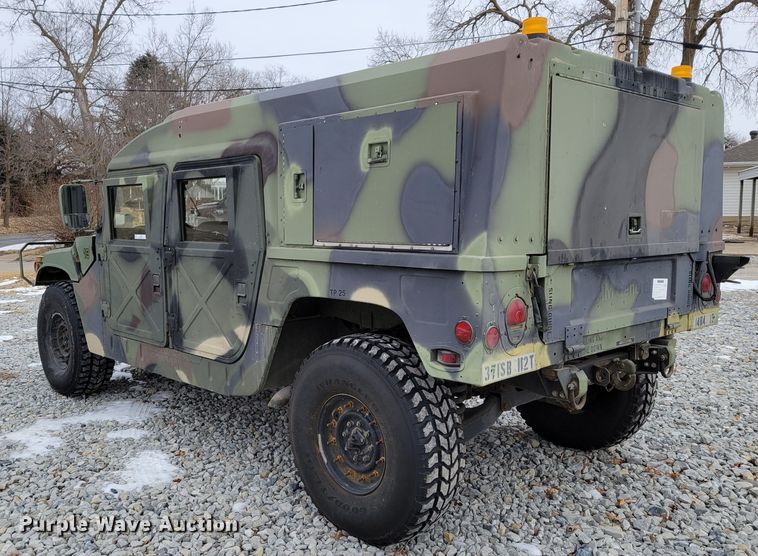 image for item LY9942 1989 Am General M998 HMMWV  SUV