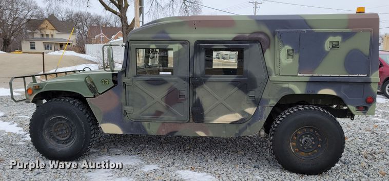 image for item LY9942 1989 Am General M998 HMMWV  SUV
