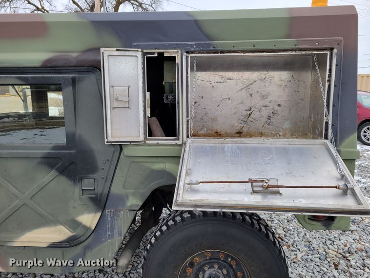 image for item LY9942 1989 Am General M998 HMMWV  SUV