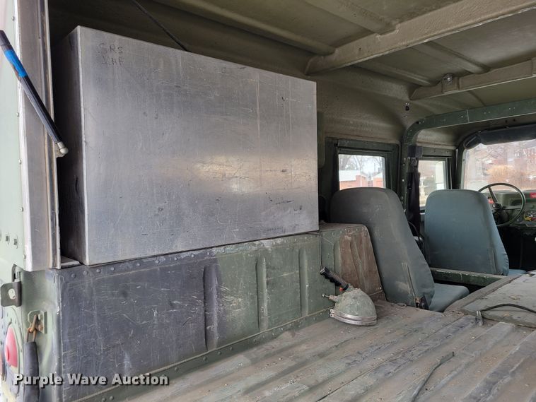 image for item LY9942 1989 Am General M998 HMMWV  SUV