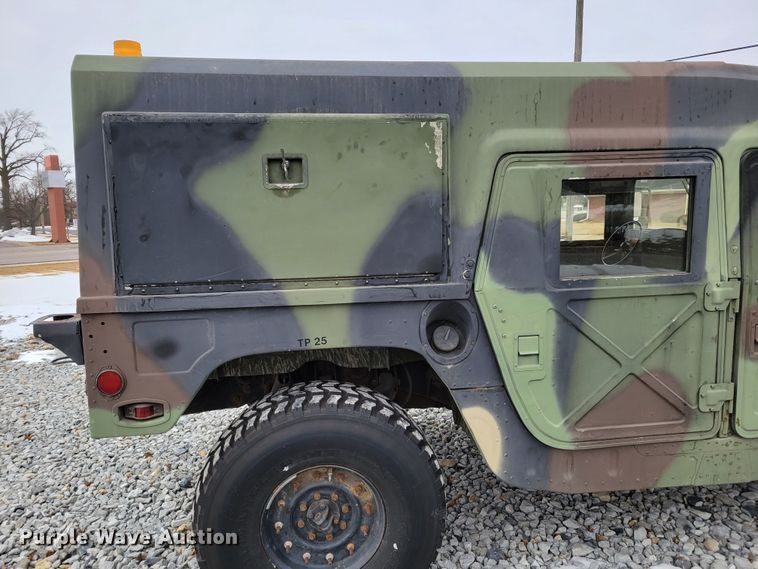 image for item LY9942 1989 Am General M998 HMMWV  SUV