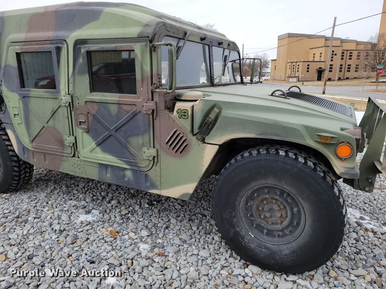 image for item LY9942 1989 Am General M998 HMMWV  SUV