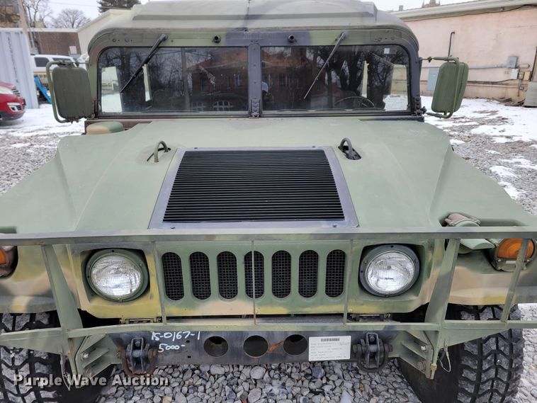 image for item LY9942 1989 Am General M998 HMMWV  SUV