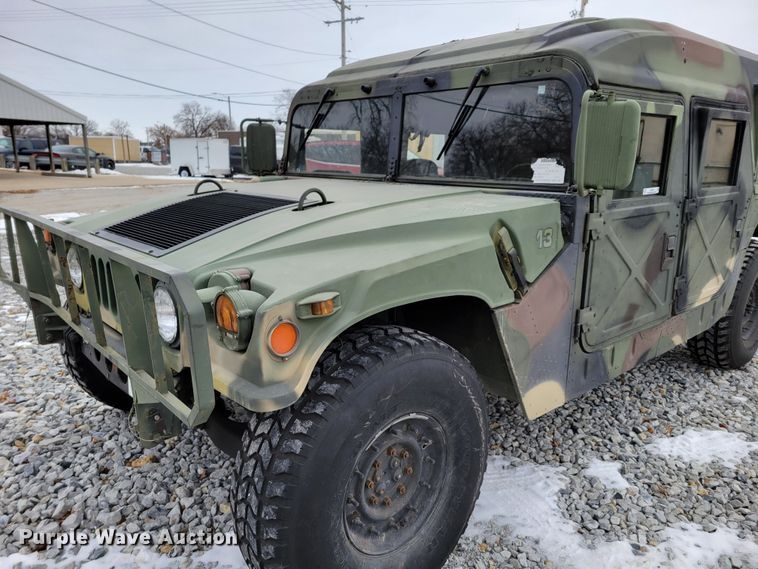 image for item LY9942 1989 Am General M998 HMMWV  SUV