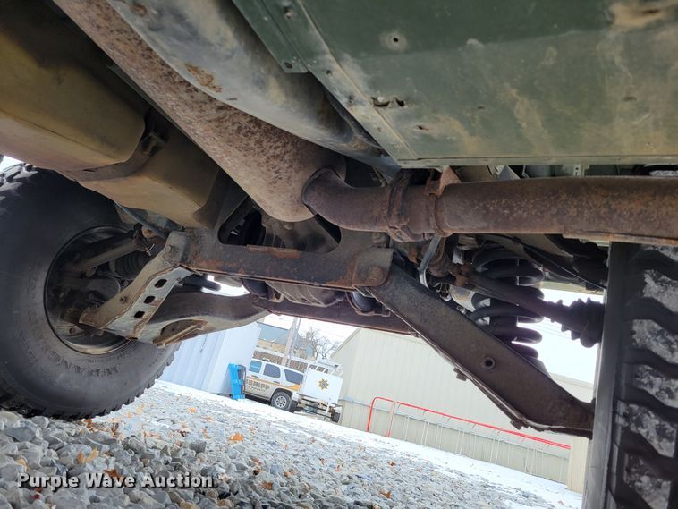 image for item LY9942 1989 Am General M998 HMMWV  SUV