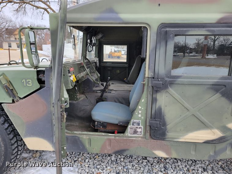 image for item LY9942 1989 Am General M998 HMMWV  SUV