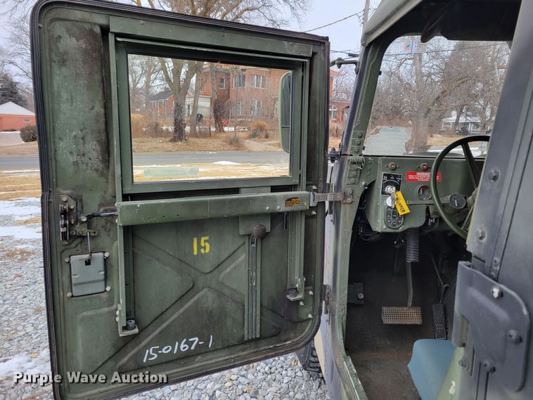 image for item LY9942 1989 Am General M998 HMMWV  SUV