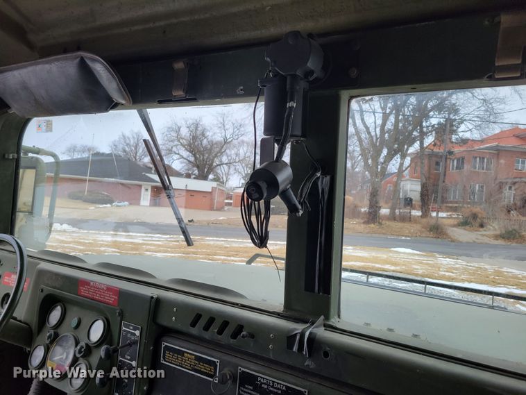 image for item LY9942 1989 Am General M998 HMMWV  SUV