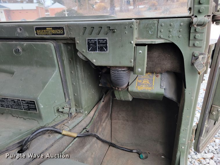 image for item LY9942 1989 Am General M998 HMMWV  SUV