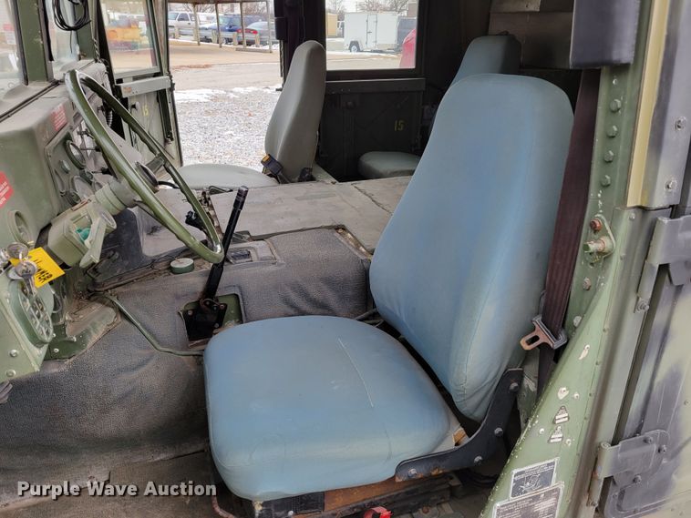 image for item LY9942 1989 Am General M998 HMMWV  SUV