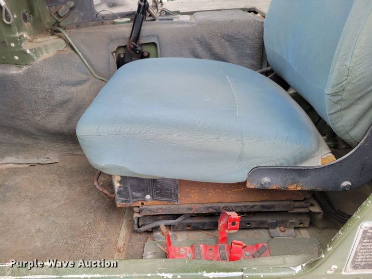 image for item LY9942 1989 Am General M998 HMMWV  SUV