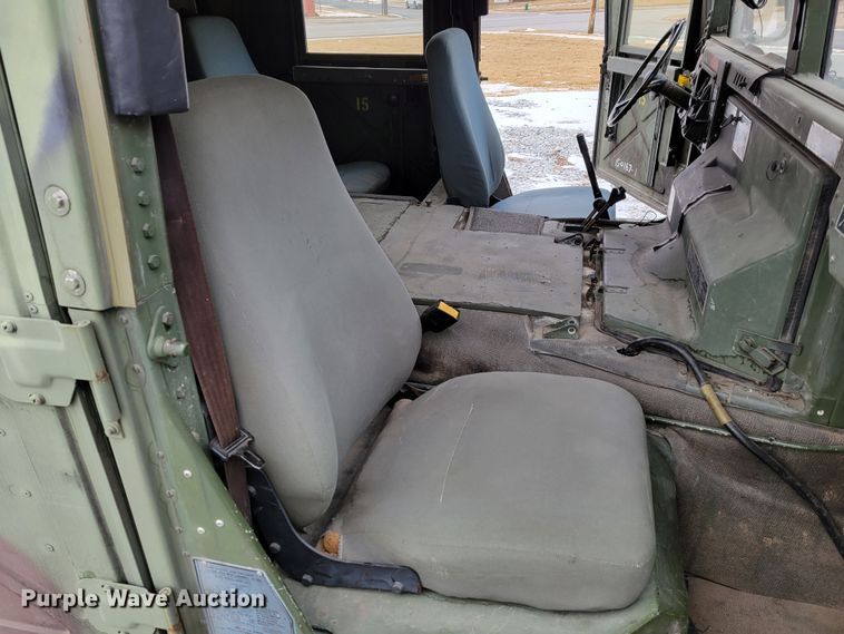 image for item LY9942 1989 Am General M998 HMMWV  SUV