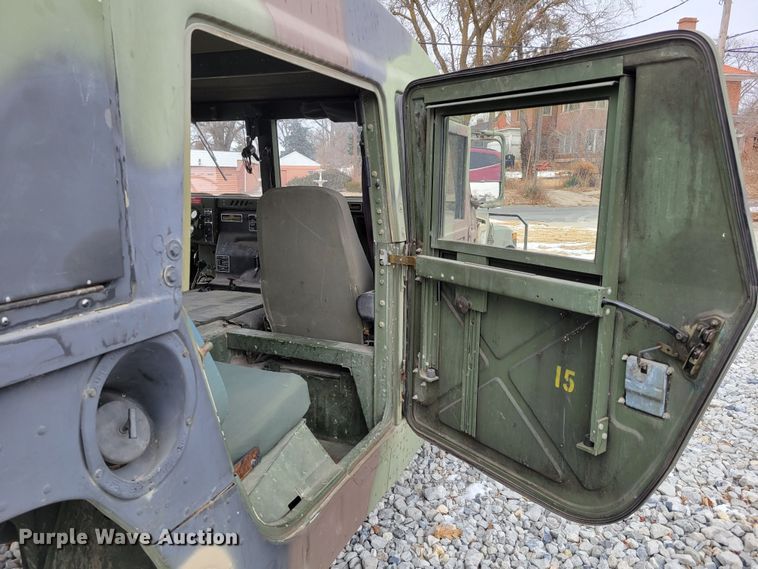 image for item LY9942 1989 Am General M998 HMMWV  SUV