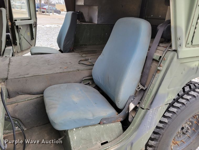 image for item LY9942 1989 Am General M998 HMMWV  SUV