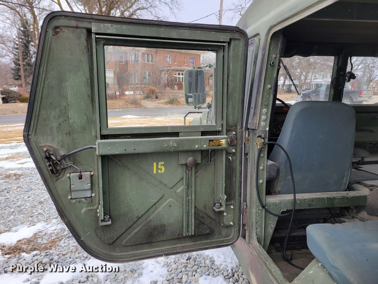 image for item LY9942 1989 Am General M998 HMMWV  SUV