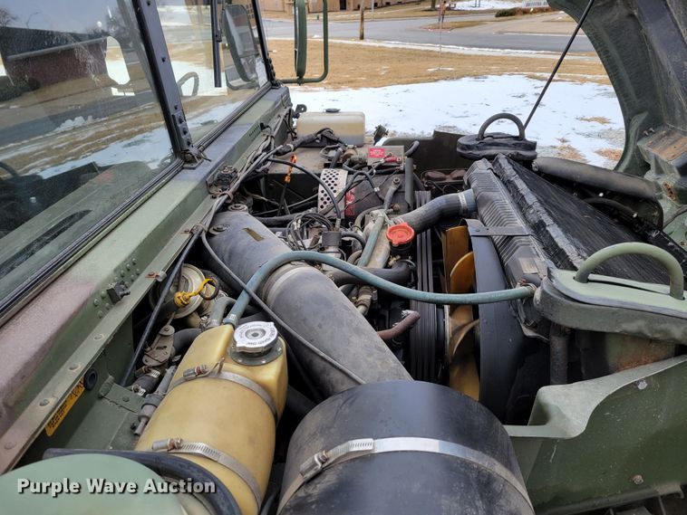 image for item LY9942 1989 Am General M998 HMMWV  SUV