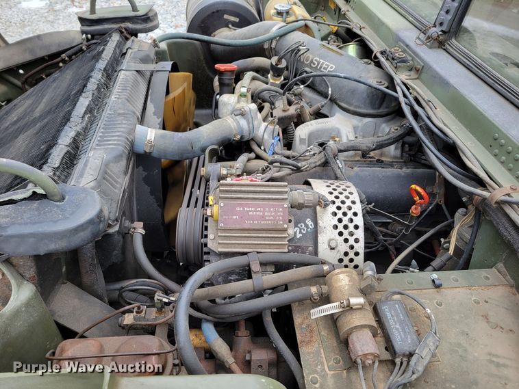 image for item LY9942 1989 Am General M998 HMMWV  SUV