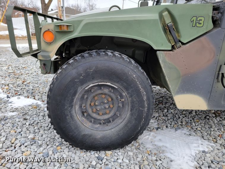 image for item LY9942 1989 Am General M998 HMMWV  SUV