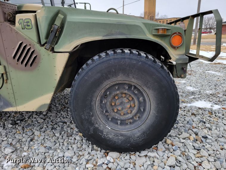 image for item LY9942 1989 Am General M998 HMMWV  SUV