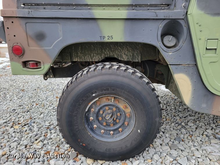image for item LY9942 1989 Am General M998 HMMWV  SUV