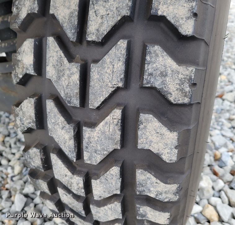 image for item LY9942 1989 Am General M998 HMMWV  SUV