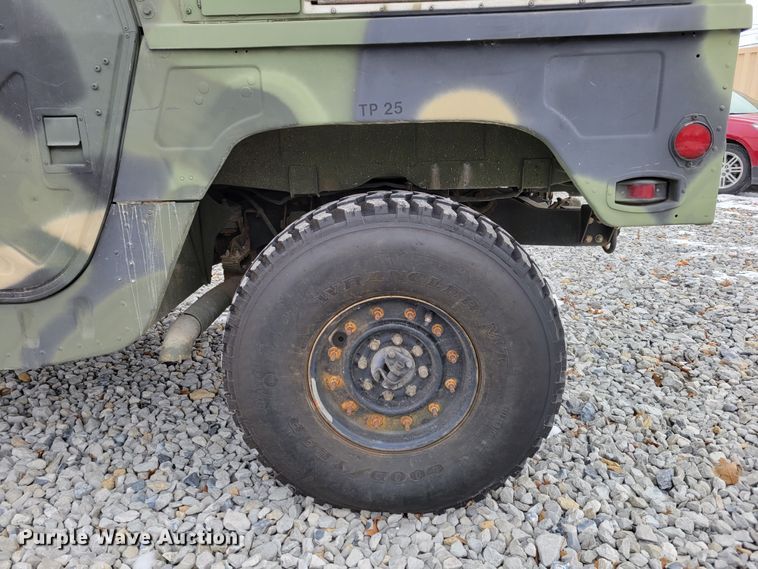 image for item LY9942 1989 Am General M998 HMMWV  SUV