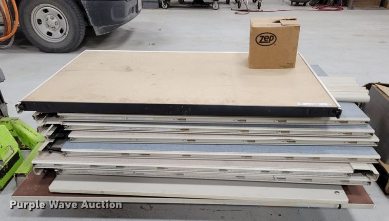 image for item LY9963 Approximately 10 office partitions