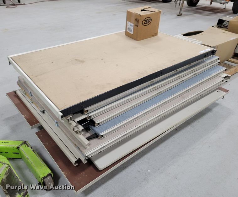 image for item LY9963 Approximately 10 office partitions