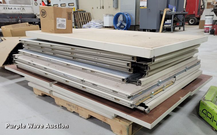 image for item LY9963 Approximately 10 office partitions