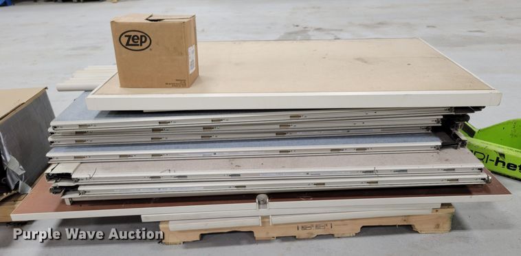 image for item LY9963 Approximately 10 office partitions