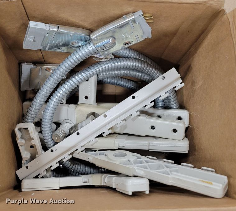 image for item LY9963 Approximately 10 office partitions