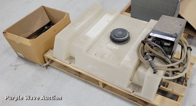image for item LY9965 Skid steer water tank