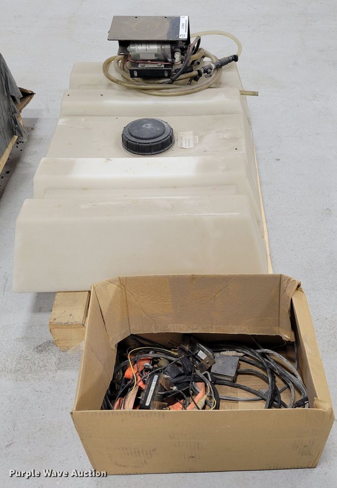 image for item LY9965 Skid steer water tank